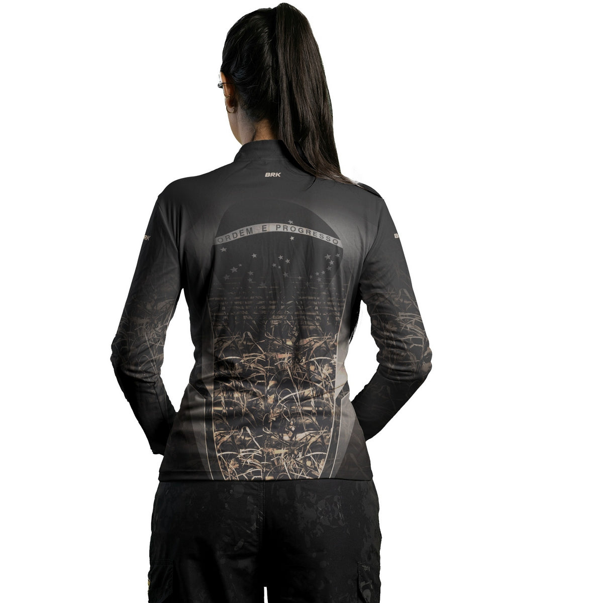 Camisa Agro Feminina Brk Camuflada Cinza com Bandeira do Brasil com Proteção Solar UV50+