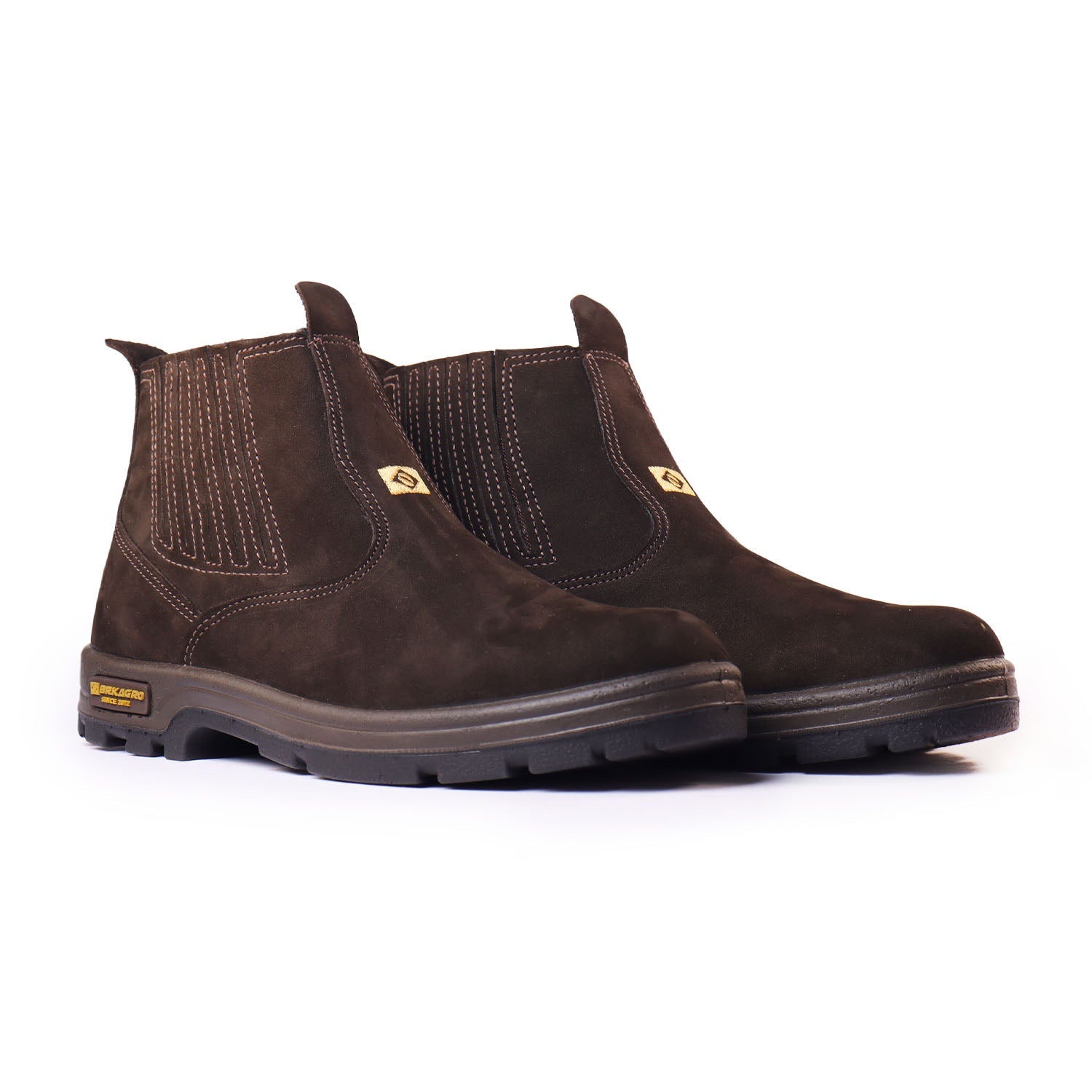 Botas estilo Chelsea chocolate em couro nobuck com solado resistente e detalhes em costura