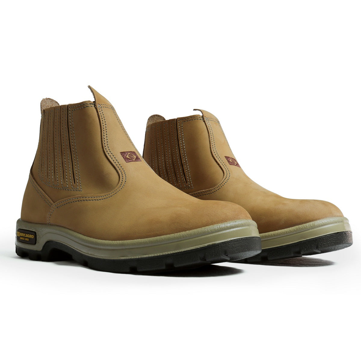 Bota de couro marrom clara com sola preta e etiqueta Brk Agro, estilo robusto para trabalho