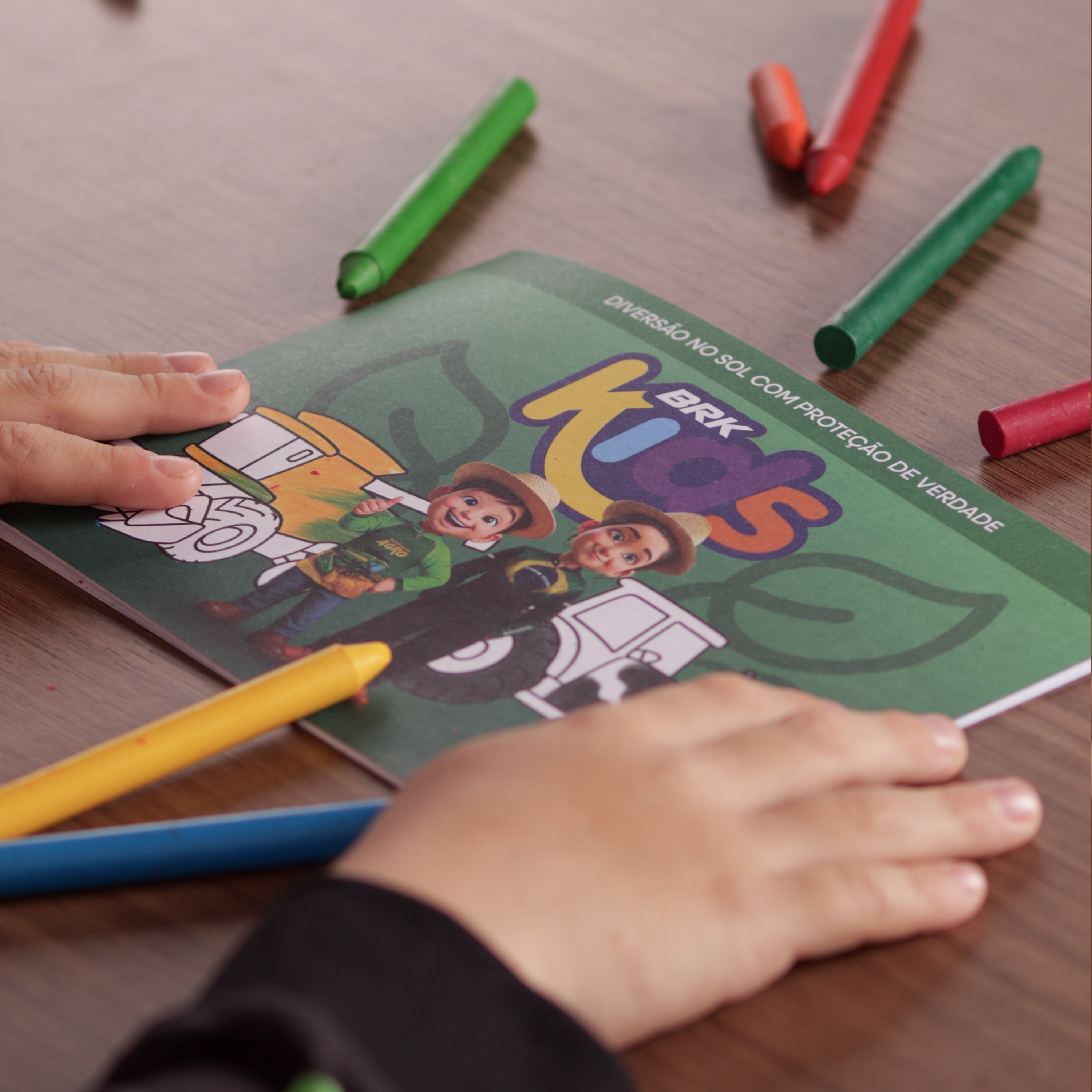 Camisa Agro Kids Brk Verde Colheitadeira com Proteção UV50 + Brinde