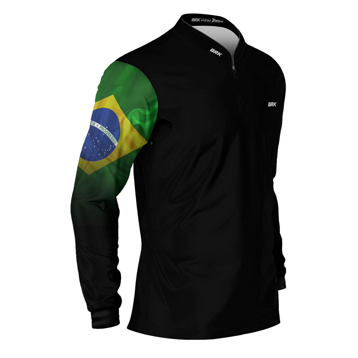 Camiseta preta manga longa com zíper e bandeira do Brasil estampada na manga esquerda