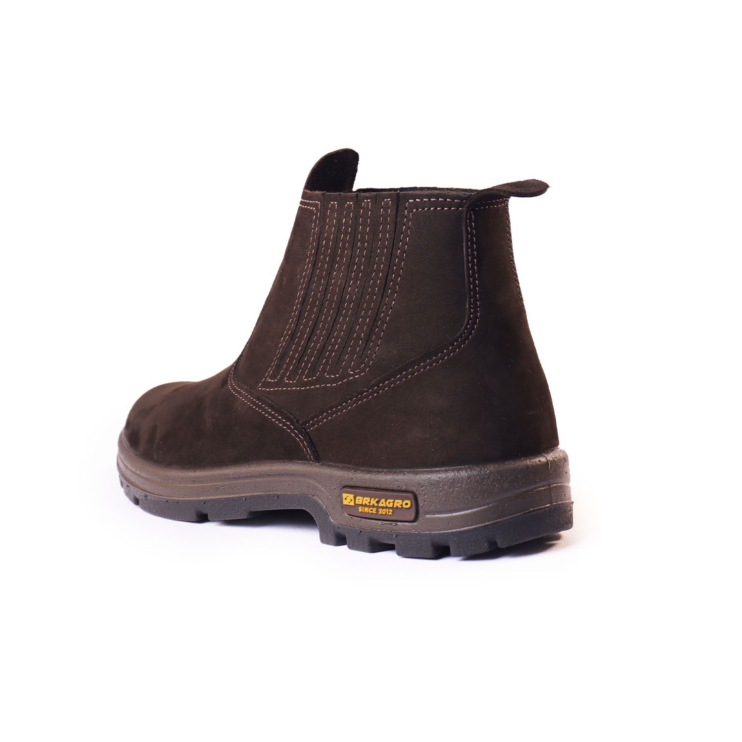 Bota marrom de couro nobuck chocolate com sola preta antiderrapante e detalhe BRKAGRO