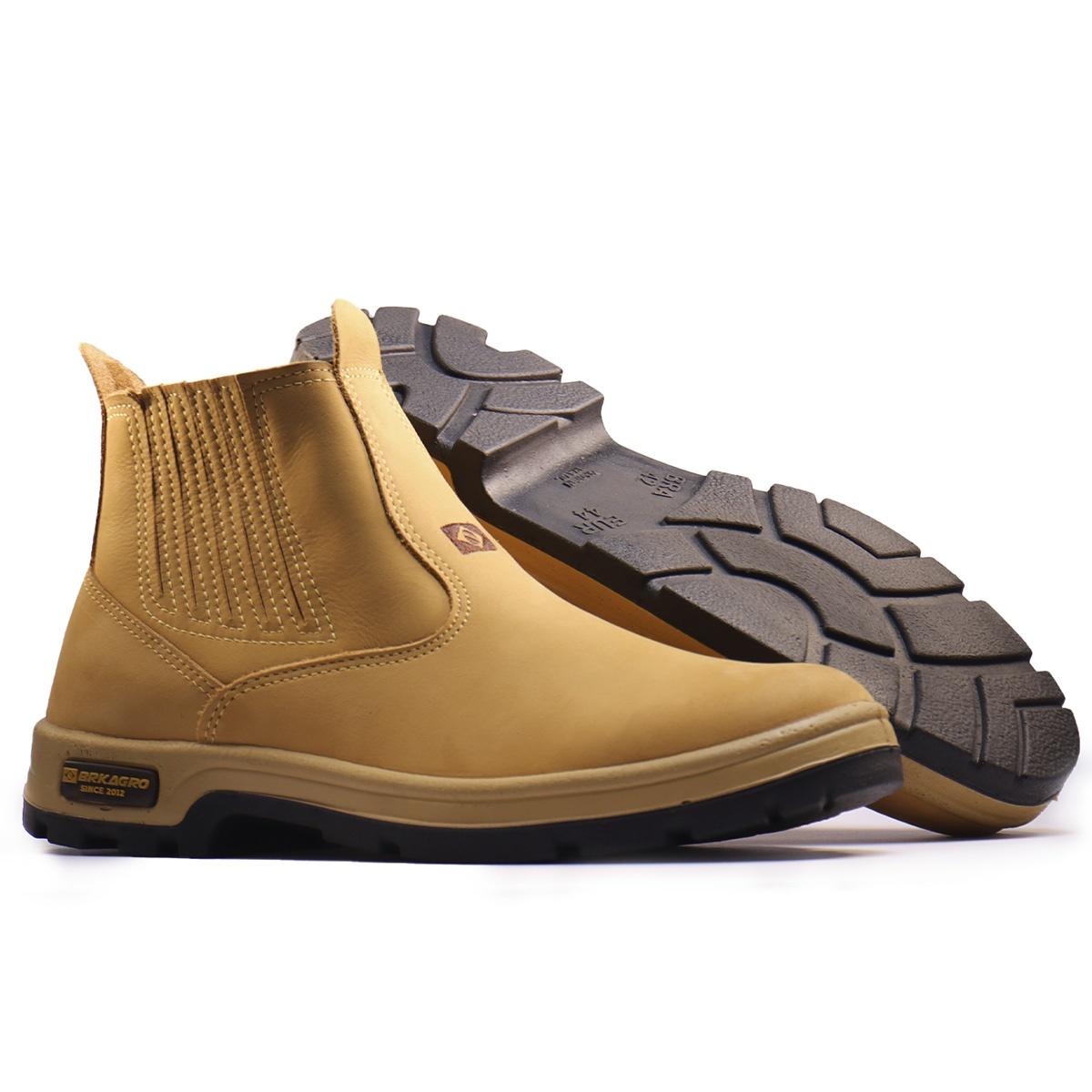 Botas de couro bege Brutagro com sola antiderrapante preta e palmilha confortável